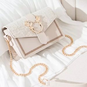 ⚜️ white women’s cross body bag / clutch ✨⚜️😍